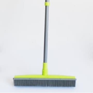 Close-up of the rubber bristle head